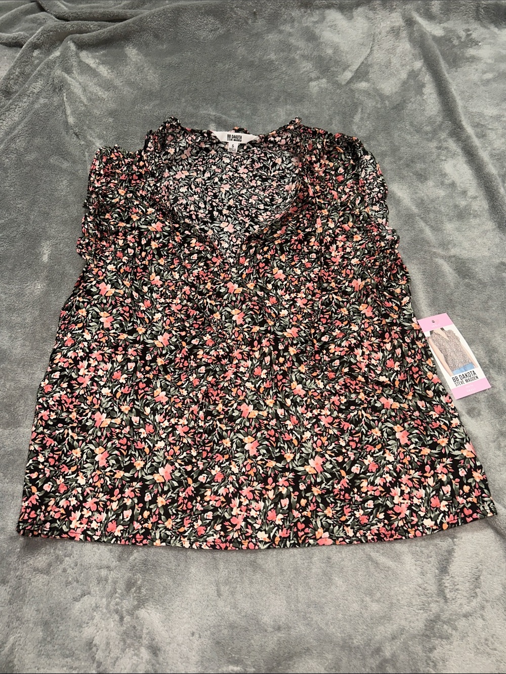 Steve Madden Black Floral V-Neck Short Sleeve Top